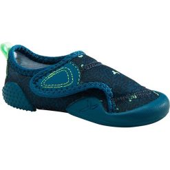 Buty do gimnastyki 580 BABYLIGHT dla maluchów. Niebieskie buciki niemowlęce DOMYOS, z poliesteru, bez zapięcia. Za 59,99 zł.