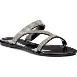 Klapki SCA'VIOLA - 933 Black. Szare klapki damskie Sca'viola, bez wzorów, z tworzywa sztucznego, bez obcasa, na obcasie. W wyprzedaży za 69,00 zł.