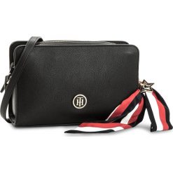 Torebka TOMMY HILFIGER - Charming Tommy Crossover AW0AW05126 002. Czarne listonoszki damskie marki TOMMY HILFIGER. Za 549,00 zł.