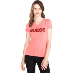 Guess Koszulka Różowy. Różowe koszulki damskie Guess, xs, z aplikacjami, z elastanu, bez kołnierzyka, z krótkim rękawem. Za 223,95 zł.