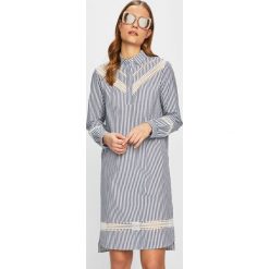 Scotch & Soda - Sukienka. Szare sukienki damskie marki Scotch & Soda, na co dzień, s, bez wzorów, z bawełny, casualowe, bez kołnierzyka, z krótkim rękawem, krótkie, mini, proste. Za 599,90 zł.