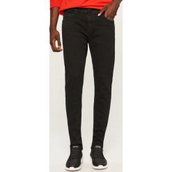 Jeansy slim fit - Czarny. Czarne jeansy męskie regular Reserved. Za 129,99 zł.