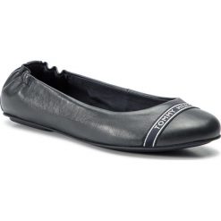 Baleriny TOMMY HILFIGER - Feminine Satin Detail Ballerina FW0FW04265 Midnight 403. Niebieskie baleriny damskie TOMMY HILFIGER, bez wzorów, ze skóry, bez obcasa. Za 399,00 zł.