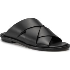 Klapki CLARKS - Willow Art 261394344 Black Leather. Czarne klapki damskie Clarks, bez wzorów, ze skóry, bez obcasa, na obcasie. Za 389,00 zł.