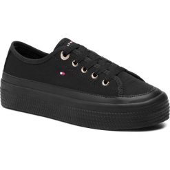 Tenisówki TOMMY HILFIGER - Corporate Flatform Sneaker FW0FW02456 Black 990. Czarne półbuty damskie TOMMY HILFIGER, bez wzorów, z gumy, bez zapięcia. W wyprzedaży za 209,00 zł.
