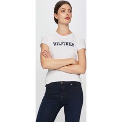 Tommy Hilfiger - Top. Szare bluzki damskie TOMMY HILFIGER, s, z nadrukiem, z bawełny, casualowe, z okrągłym kołnierzem. Za 139,90 zł.
