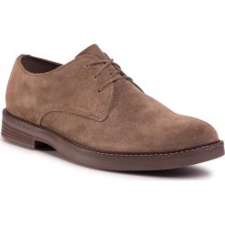 Półbuty CLARKS - Paulson Plain 261497507 Olive Suede. Pomarańczowe półbuty męskie Clarks, na co dzień, bez wzorów, ze skóry, bez zapięcia. Za 389,00 zł.