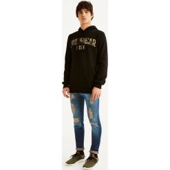 Bluzy męskie: Bluza z kapturem i logo w moro