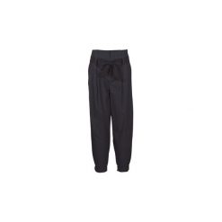 Spodnie z pięcioma kieszeniami Maison Scotch LONG BLACK PANT. Czarne spodnie damskie marki Maison Scotch, s. Za 549,00 zł.