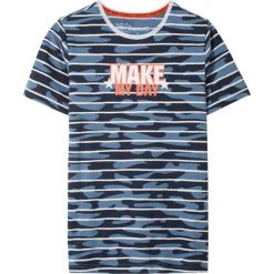 T-shirt w paski bonprix biało-niebieski w paski. Niebieskie koszule chłopięce bonprix, w paski, z okrągłym kołnierzem, bez rękawów. Za 21,99 zł.