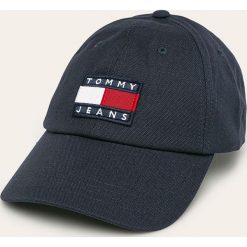 Tommy Jeans - Czapka. Niebieskie czapki damskie Tommy Jeans, bez wzorów, z bawełny. W wyprzedaży za 129,90 zł.