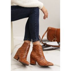 Camelowe Botki Ermington. Brązowe botki damskie Renee, bez obcasa, na obcasie, bez zapięcia. Za 149,99 zł.