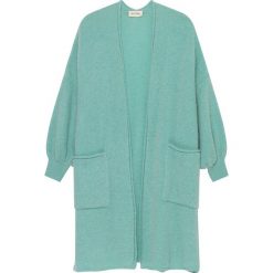 Kardigan w kolorze miętowym. Niebieskie kardigany damskie American Vintage, z wełny. W wyprzedaży za 357,95 zł.