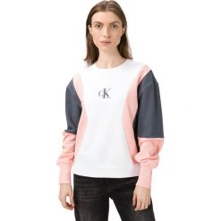 Calvin Klein Bluza Biały. Białe bluzy damskie Calvin Klein, m, z nadrukiem, z bawełny, bez rękawów, bez kaptura. Za 497,95 zł.