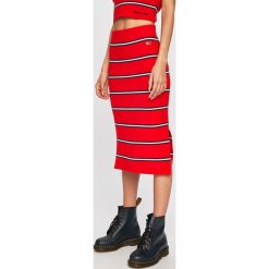 Tommy Jeans - Spódnica. Czerwone spódniczki damskie Tommy Jeans, s, bez wzorów, z elastanu, z podwyższonym stanem, midi, dopasowane. Za 389,90 zł.