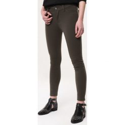 Ciemnozielone Spodnie Equip. Szare spodnie damskie Born2be. Za 19,99 zł.