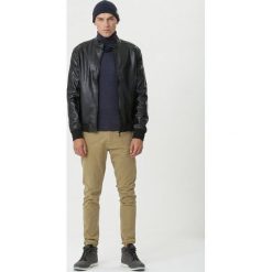 Czarna Kurtka Eventuate. Czarne kurtki męskie Born2be, xl, bez wzorów, długie, bez kaptura. Za 179,99 zł.