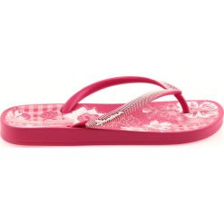 Ipanema klapki buty damskie na basen 82518. Różowe klapki damskie Ipanema, bez wzorów, na wysokim obcasie. W wyprzedaży za 79,00 zł.