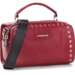 Torebka MONNARI - BAGA580-005 Red. Czerwone torebki klasyczne damskie Monnari, bez wzorów, ze skóry ekologicznej, klasyczne, bez dodatków. W wyprzedaży za 119,00 zł.