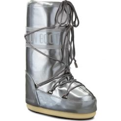Śniegowce MOON BOOT - Vinile Met. 14021400004 Argento D. Szare kozaki damskie marki Moon Boot, na zimę, ze skóry ekologicznej, bez zapięcia. W wyprzedaży za 339,00 zł.