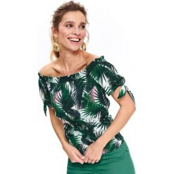 Bluzka z odkrytymi ramionami. Zielone bluzki damskie Top Secret, z nadrukiem, bez kołnierzyka, z krótkim rękawem. W wyprzedaży za 34,99 zł.