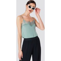 Samsoe & Samsoe Top na ramiączkach - Green. Zielone topy damskie marki Samsøe & Samsøe, bez wzorów, z koronki, bez kołnierzyka. Za 242,95 zł.
