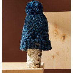 Czapka męska. Niebieskie czapki męskie na zimę, z dzianiny. W wyprzedaży za 19,99 zł.