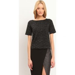 BLUZKA KRÓTKI RĘKAW OBCISŁA. Czarne bluzki damskie marki Top Secret, bez wzorów, z dzianiny, eleganckie, bez kołnierzyka, z krótkim rękawem. W wyprzedaży za 39,99 zł.