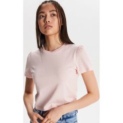 Koszulka basic - Różowy. Różowe koszulki damskie Cropp, xl, bez wzorów, bez kołnierzyka, bez rękawów. W wyprzedaży za 9,99 zł.