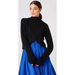 Golfy damskie: NA-KD Krótki sweter z dzianiny – Black