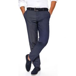 Spodnie męskie eleganckie od garnituru ze strukturalnej tkaniny. Spodnie garniturowe męskie z tkaniny, eleganckie. W wyprzedaży za 59,99 zł.