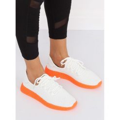 Buty sportowe biało-pomarańczowe NB283P-ST WHITE/ORANGE. Pomarańczowe buty sportowe damskie obuwie damskie, bez wzorów, z tkaniny, sportowe. Za 64,04 zł.