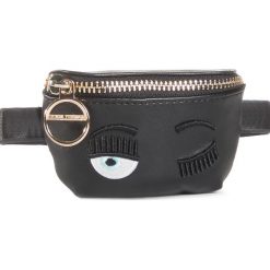 Saszetka nerka CHIARA FERRAGNI - 20AI-CFBB020 Black. Czarne nerki damskie Chiara Ferragni, bez wzorów, ze skóry ekologicznej, młodzieżowe, bez dodatków. Za 599,00 zł.
