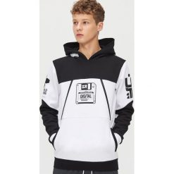 Bluza z kapturem - Biały. Białe bluzy męskie Cropp, s, bez wzorów, z kapturem, bez rękawów, z kapturem. Za 129,99 zł.