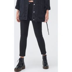 Jeansy slim fit z ozdobnymi kieszeniami - Czarny. Czarne jeansy damskie Sinsay. Za 79,99 zł.