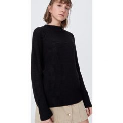 Sweter oversize z dekoltem turtleneck - Czarny. Czarne swetry damskie Sinsay, s, bez wzorów, bez rękawów, bez kaptura. Za 59,99 zł.
