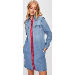 Calvin Klein Jeans - Sukienka. Niebieskie sukienki damskie Calvin Klein Jeans, na co dzień, s, bez wzorów, z bawełny, casualowe, bez kołnierzyka, bez rękawów, proste. W wyprzedaży za 399,90 zł.