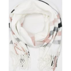 Szalik - Różowy. Czerwone szaliki damskie Sinsay. Za 39,99 zł.