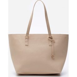 Torba shopper z brelokiem - Beżowy. Brązowe torby damskie na zakupy House, bez wzorów, z breloczkiem. Za 59,99 zł.