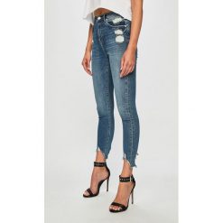 Pinko - Jeansy Taylor. Niebieskie jeansy damskie Pinko, m, z podwyższonym stanem. W wyprzedaży za 769,90 zł.