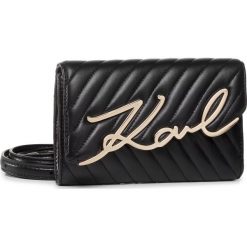 Saszetka nerka KARL LAGERFELD - 201W3109 Black/Gold. Czarne nerki damskie KARL LAGERFELD, bez wzorów, ze skóry, bez dodatków. W wyprzedaży za 939,00 zł.