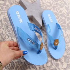 Japonki damskie plażowe niebieskie Big Star DD274A253 - niebieski. Niebieskie klapki damskie BIG STAR, bez wzorów, bez obcasa. Za 49,99 zł.