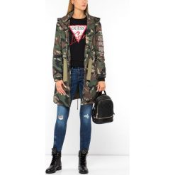 Parka Guess W9BL06 WCVC0. Zielone kurtki damskie Guess, s, z aplikacjami, z poliesteru, bez kaptura. W wyprzedaży za 589,00 zł.