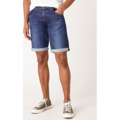 Szorty jeansowe Wrangler Colton W15VP111L. Niebieskie spodenki i szorty męskie Wrangler, m, bez wzorów, z jeansu. W wyprzedaży za 169,00 zł.