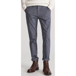 Melanżowe spodnie slim - Niebieski. Niebieskie spodnie męskie Reserved, m, bez wzorów. Za 129,99 zł.