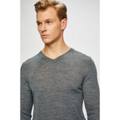 S. Oliver - Sweter. Czerwone swetry męskie s.Oliver BLACK LABEL, s, bez wzorów, z wełny, bez kołnierzyka, bez kaptura. W wyprzedaży za 119,90 zł.
