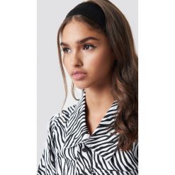 NA-KD Accessories Opaska do włosów - Black. Czarne ozdoby do włosów marki NA-KD Accessories, bez wzorów. Za 32,00 zł.