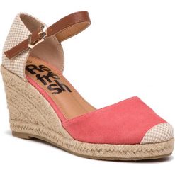Espadryle REFRESH - 69769 Coral. Różowe espadryle damskie Refresh, bez wzorów, ze skóry ekologicznej, bez obcasa, na obcasie. W wyprzedaży za 129,00 zł.