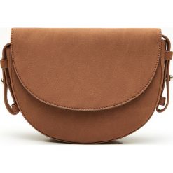 Torebka typu saddle bag - Beżowy. Brązowe torebki klasyczne damskie marki Cropp, bez wzorów, bez dodatków. Za 69,99 zł.