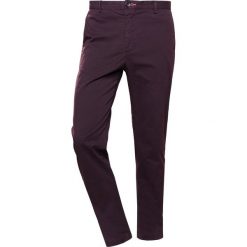 PS by Paul Smith MENS SLIM FIT Chinosy brown. Czerwone bez kategorii marki PS by Paul Smith, z bawełny. W wyprzedaży za 434,85 zł.